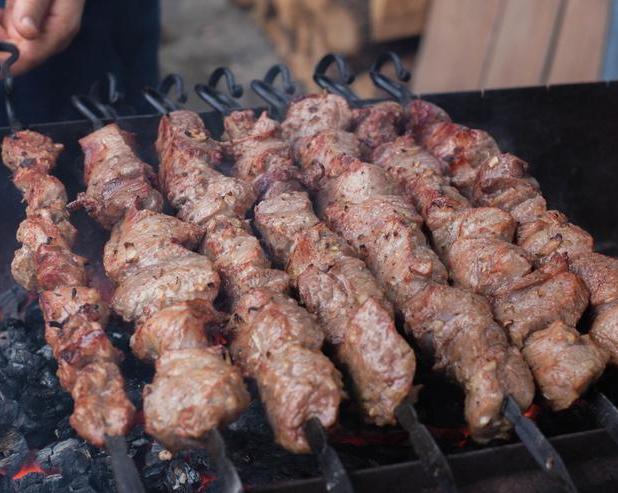Отдыхаем вкусно.</p>
<p>10 рецептов маринада для шашлыка: проверенные и необычные