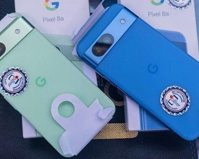 Google Pixel 8a в синем и зеленом цветах показали вживую