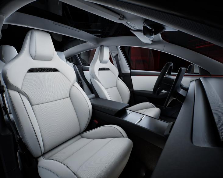 Официально представлена новая Tesla Model 3 Performance