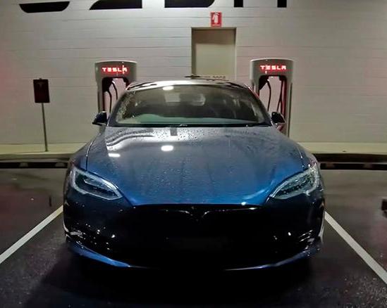 Tesla Model S 2018 года выпуска на оригинальной батарее преодолела почти 665 тысяч км