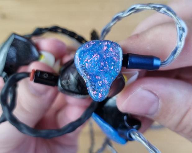 Совершенно другой уровень: обзор гибридных наушников ThieAudio Hype 4